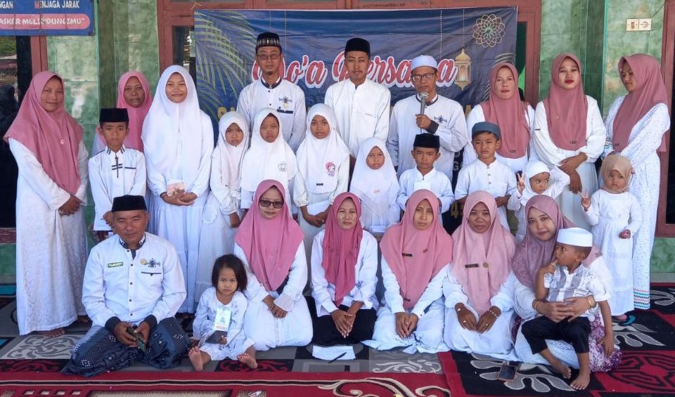 Foto bersama dewan guru